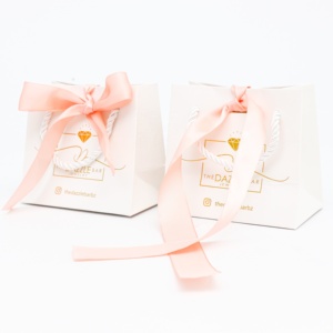 Boîte à bijoux personnalisée avec logo imprimé, pochette et sac cadeau en papier de luxe avec nom de marque en feuille d'or - Product Image 3
