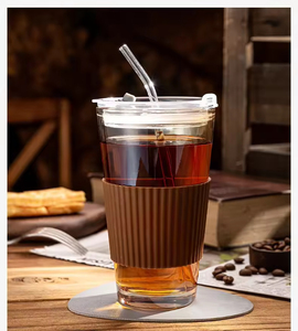 Mug de voyage réutilisable isotherme noir de 16 oz, verre à boire ambré pour café froid avec couvercle et paille en verre - Product Image 3