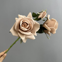 Künstliche Seidenrose mit 3 Köpfen, Naturgetreue Große Blume für Innenräume, Heimdekoration, Hochzeit und Abschlussfeier