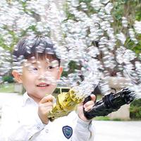 Pistolet à bulles électrique à 8 trous Gatling Blaster Bubble Gun Toys Vente à chaud en été