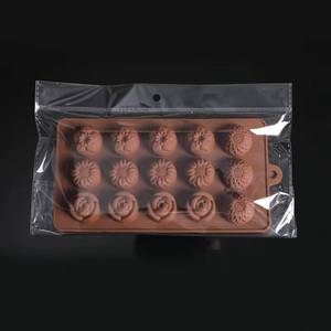 Moule à chocolat en silicone antiadhésif en forme de rose à 15 cavités, sans BPA, certifié LFGB, fabriqué par MUYULINS - Product Image 5