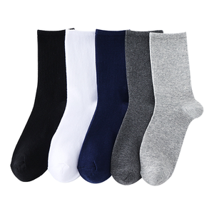 Chaussettes ras du cou en coton peigné pour hommes, blanches <span class=keywords><strong>et</strong></span> noires unies, décontractées, respirantes, antibactériennes, pour l'automne, vente en gros pour tenues habillées - Product Image 1