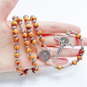 Rosario Religioso de Madera con Cuentas, Cruz Católica, Cuentas de Oración, Colgante de Jesús y San Benito - Product Image 3