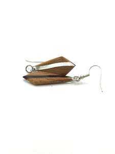 Boucles d'oreilles en résine et en bois, bijoux uniques faits à la main, légers et élégants, parfaits pour un usage quotidien et les occasions spéciales - Product Image 6