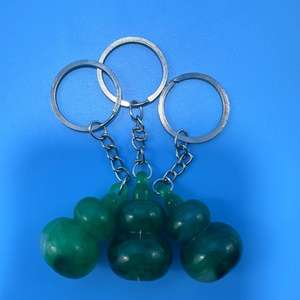 Llavero con colgante de calabaza de jade verde, colgante de imitación de jade, amuleto para llavero, procedente de tiendas de un y dos yuanes. - Product Image 2