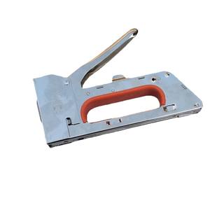 Pistola de Clavos en Forma de U de Alta Resistencia con Removedor de Grapas, Ajuste Manual, Pistola de Grapas <span class=keywords><strong>para</strong></span> Tapicería de Madera, Herramientas de Carpintería, Bricolaje en el Hogar - Product Image 1