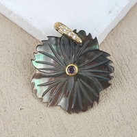 Breloques en forme de fleur à cinq pétales sculptées à la main en nacre noire naturelle, élégantes, pour bijoux DIY et anniversaires