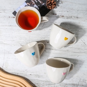 Mug en porcelaine personnalisé, design tendance et créatif, en forme de cœur, avec relief martelé sous glaçure, à large ouverture, réutilisable, compatible lave-vaisselle, pour cadeaux promotionnels - Product Image 4