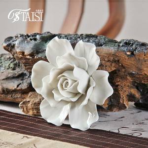 F001W منحوتة فنية لمجموعات زهور من السيراميك الأبيض مصنوعة يدويًا، حرف يدوية للتعليق على الحائط لديكور المنزل - Product Image 2