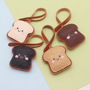 Colgante de Pan Tostado Moderno y Adorable para Fundas de Teléfono, Bolsos y Mochilas, Colgante de Cuero PU, Regalo Perfecto para Adolescentes y Adultos - Product Image 1