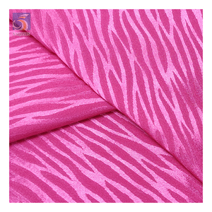 Màu Tím sáng <span class=keywords><strong>100</strong></span> <span class=keywords><strong>Polyester</strong></span> báo mô hình Jacquard <span class=keywords><strong>satin</strong></span> vải cho không tay váy phong cách sexy - Product Image 3