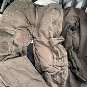 Ballots <span class=keywords><strong>de</strong></span> Vêtements d'Occasion <span class=keywords><strong>de</strong></span> Chine Pantalons Cargo Homme Longs <span class=keywords><strong>de</strong></span> Seconde Main <span class=keywords><strong>de</strong></span> Haute Qualité Pantalons Courts à Poches pour Hommes Vendus en Lot - Product Image 1