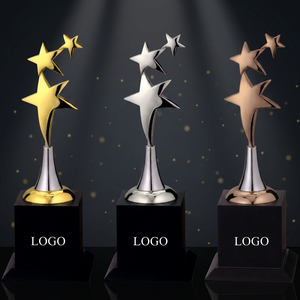 Trophée étoile haut de gamme avec finition polie et élégante, trophée de reconnaissance en métal au design attrayant pour récompenser les réalisations. - Product Image 1