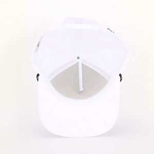 Casquette Snapback Unisexe 5 Panneaux Personnalisée BSCI en Denim Imperméable avec Logo Animal et Nœuds, Trous Découpés au Laser, Cordon en Toile Décontractée pour Extérieur, en Velours Côtelé - Product Image 6