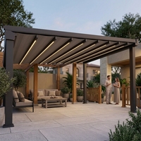 Pergola électrique télécommandée pour l'aménagement de sièges en extérieur dans les restaurants