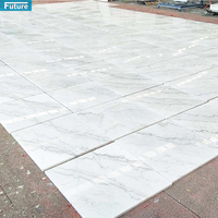 Moins cher chinois Carrara Guangxi marbre blanc grande dalle de marbre blanc naturel carrelage pour salle de bain et salon
