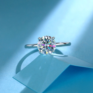 Bague populaire en argent S925 à quatre griffes avec moissanite de 2 carats pour <span class=keywords><strong>femme</strong></span>, bague de <span class=keywords><strong>mariage</strong></span> simple et inaltérable - Product Image 3