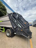 Camion à ordures à chargement arrière, camion compacteur de déchets, camion de collecte des déchets pour les déchets municipaux et résidentiels, directement de l'usine