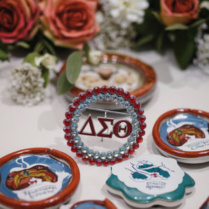 Regalo personalizado de hermandad Delta <span class=keywords><strong>Sigma</strong></span> Theta broche AKA hermandad griega que simboliza la hermandad - Product Image 2