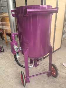 Equipo Portátil de Sandblasting Industrial para Limpieza de Superficies Metálicas en Construcción Portuaria - Product Image 3