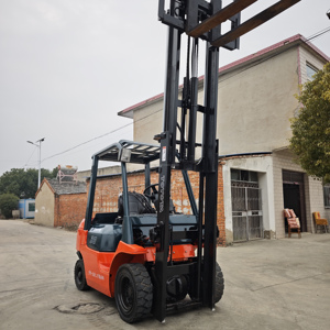 Montacargas TOYOTA Usado de 3 Toneladas, Alta Calidad y Bajo Precio, en Venta, 90% Nuevo, Capacidad de Elevación Nominal de 3 Toneladas - Product Image 5