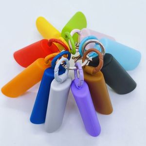 Housse de protection en silicone pour briquet avec porte-clés - Étui antidérapant et anti-poussière compatible avec les modèles de briquet standard J6 - Product Image 1