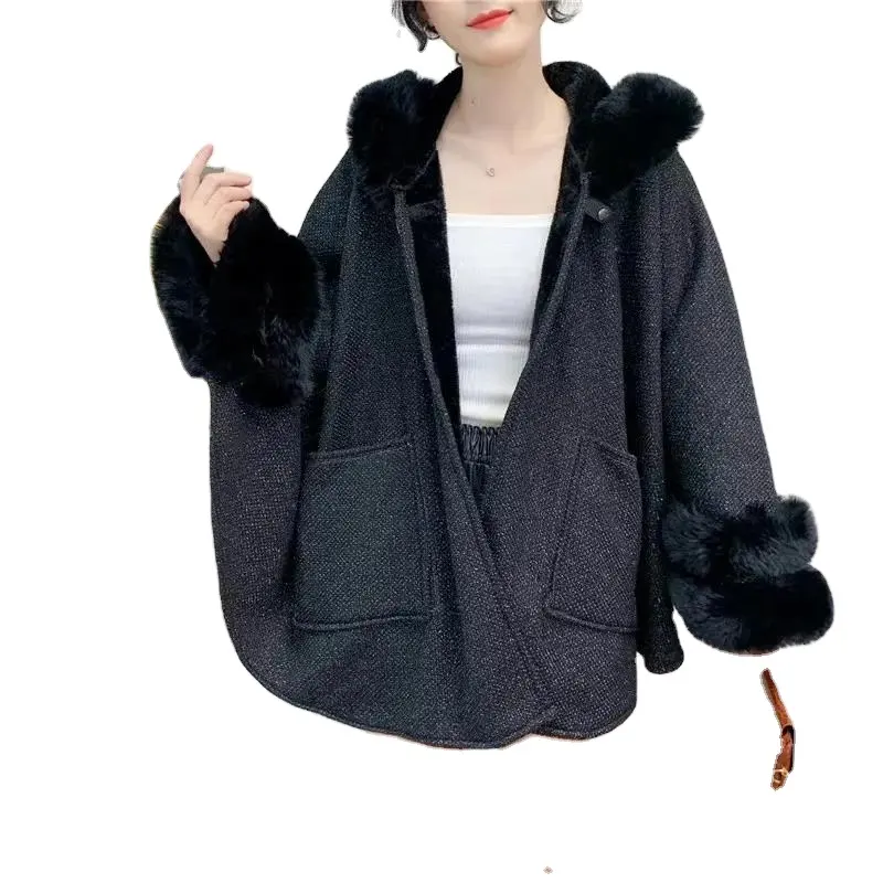 Faux Rabbit Fur Neck Capa de péndulo grande Mujeres Cardigan Manto Invierno Cálido Poncho grueso Ropa informal suelta Abrigo con sombrero Bolsillo