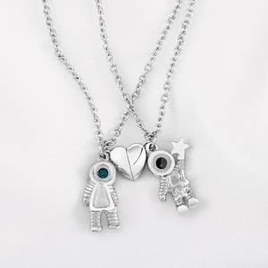 Collar de Pareja de Astronautas de Dibujos Animados, Colgante de Corazón Magnético de Acero Inoxidable, Joyería de Regalo Unisex - Product Image 3