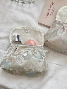 กระเป๋าแต่งหน้าลายผีเสื้อแจ็คการ์ดดีไซน์สวยงาม  กระเป๋าอเนกประสงค์สำหรับนักเรียน ใส่เหรียญ ใส่เครื่องสำอาง ใส่ลิปสติก - Product Image 6