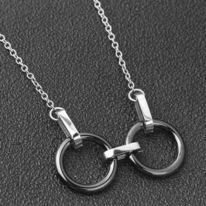 Collier en acier inoxydable avec pendentif en céramique à double anneau, design géométrique noir et blanc pour femmes, à porter au quotidien, cadeau - Product Image 2