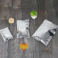 Emballage en plastique réutilisable de cartes de jeu laminées en feuille d'aluminium Sac en mylar plat à fermeture éclair avec fenêtre avant pour fruits secs