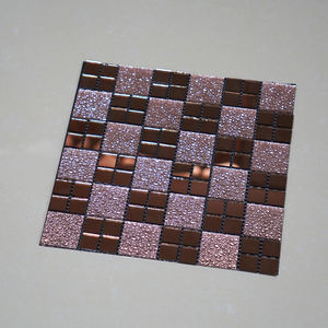 Bande <span class=keywords><strong>de</strong></span> carreaux <span class=keywords><strong>de</strong></span> mosaïque en verre <span class=keywords><strong>de</strong></span> cristal <span class=keywords><strong>de</strong></span> fond bleu carré <span class=keywords><strong>de</strong></span> 4mm <span class=keywords><strong>de</strong></span> style chinois moderne pour mur extérieur pour la décoration d'appartement et d'hôtels - Product Image 1