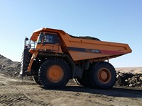 Camion benne rigide SRT95C de 95 tonnes, moteur 783 kW et transmission automatique Allison, capacité de 60 m³ pour l'exploitation minière intensive