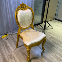 Chaise de salle à manger européenne sculptée dorée et rembourrée en velours royal, idéale pour les mariages et banquets, mobilier de réception événementielle