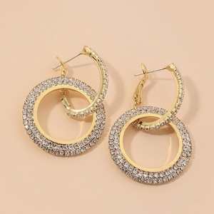 Boucles d'oreilles pendantes <span class=keywords><strong>glamour</strong></span> à cercles entrelacés, boucles d'oreilles à double anneau en cristal étincelant pour les occasions de soirée, manchettes d'oreille tendance - Product Image 1