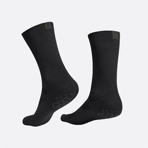 [HYVLE] Chaussettes antidérapantes Lightning WE-STIM (noires) Chaussettes de course Légères respirantes et fraîches pour un confort de pied maximal - Product Image 3