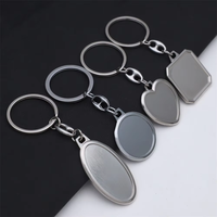 Porte-clés rectangulaires élégants plaqués argent, finition premium, idéaux pour les cadeaux d'entreprise, les offres promotionnelles et les logos personnalisés