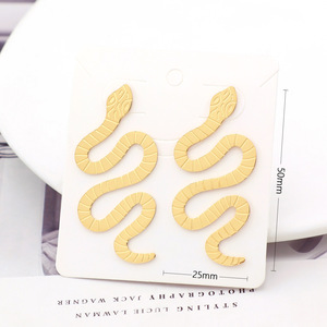 Tùy Chỉnh 18K vàng PVD Cá sấu bông tai <span class=keywords><strong>50mm</strong></span> cá sấu Hoop đinh tán với kim cương lấy cảm hứng từ thiết kế thép không gỉ đồ trang sức cưới - Product Image 1