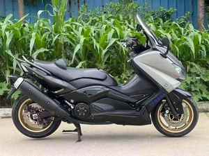 Motocyclettes d'occasion Yamaha Tmax 530 <span class=keywords><strong>Scooter</strong></span> à essence avec moteur bicylindre en ligne DOHC refroidi par eau Doté d'un double disque Maxi-<span class=keywords><strong>scooter</strong></span> - Product Image 4