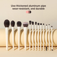 Ensemble de 13 pinceaux de maquillage vegan avec manches en bois mat et étui de rangement en PU beige