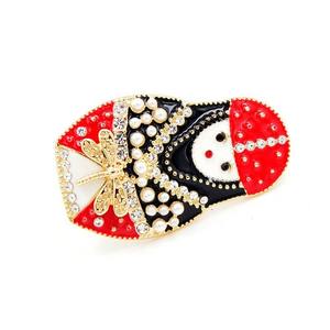 1 pièce <span class=keywords><strong>Broche</strong></span> Matryoshka russe en émail rouge, élégante et tendance, ornée de perles et de strass, pour femmes, nouveau bijou - Product Image 6