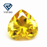 Wuzhou gemmes CZ 3*3-12*12mm pierres précieuses en zircon cubique jaune doré avec coupe de cœur, pierres synthétiques en zircon CZ à facettes en forme de cœur