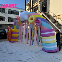Fête d'anniversaire Activité de Noël Arc-en-ciel coloré gonflable avec glands en tissu pour accessoire de fête de carnaval