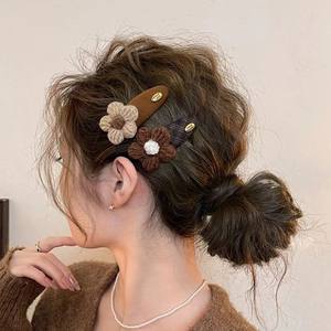 Pinza de Pelo Coreana con Flor Tejida, Etiqueta Dorada, Metal, 6cm, Pinza Lateral para Mujer, Accesorios para el Cabello - Product Image 1