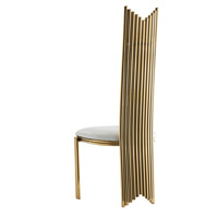 Chaise d'événement contemporaine en acier inoxydable, dossier plein, durable, au design moderne et pieds sabre, pour usage commercial et hôtelier
