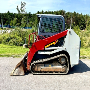 Chargeuse compacte Takeuchi TL6R efficace avec une grande stabilité de charge et un moteur diesel FPT à économie de carburant - Product Image 1