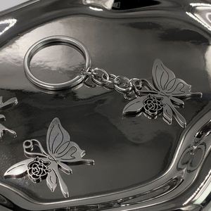 Porte-clés en acier inoxydable avec pendentif papillon de dessin animé mignon pour couple, écologique et inaltérable - Product Image 3