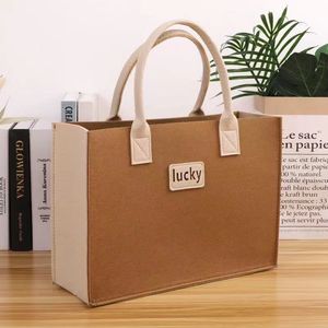 Produk wajib dimiliki untuk kegiatan promosi: desain gratis dengan gambar IP perusahaan bermotif pada tas tangan