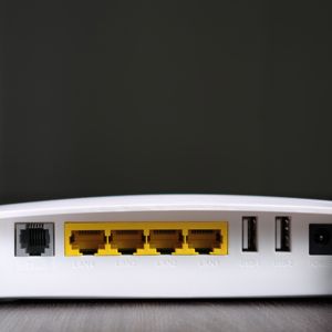 ZiKun Precio al por Mayor GPON ONU ONT 1GE 3FE 2USB 1POTS AC1200 WiFi5 Módem de Fibra Óptica FTTH - Product Image 5