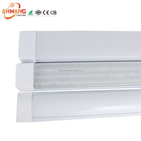 Barre lumineuse LED en verre givré étanche IP44 de 1200 mm 36 W pour usage commercial
